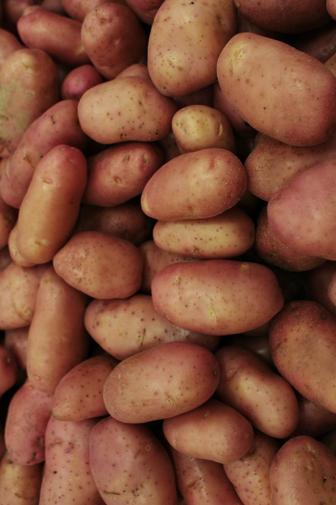 patata roja – pexels-daniel-dan-7543198